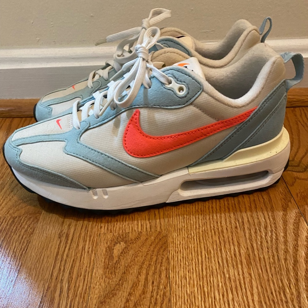 BRAND NEW NEVER WORN Women’s Size 8